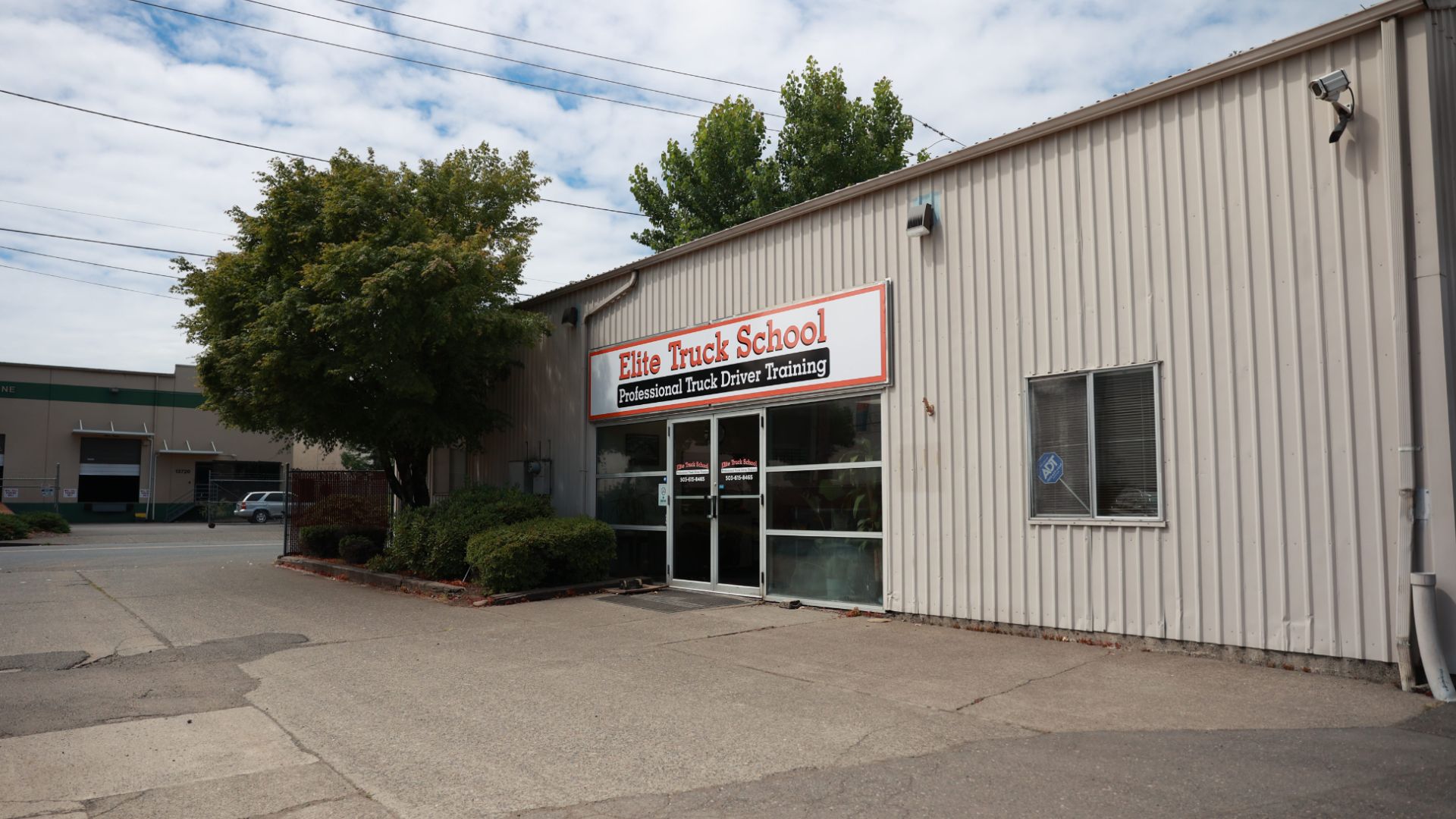 Image of front of Elite Truck School Portland campus building